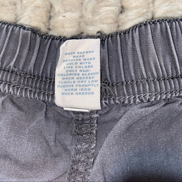 Boy shorts size 3T in grey - Picture 3 of 4